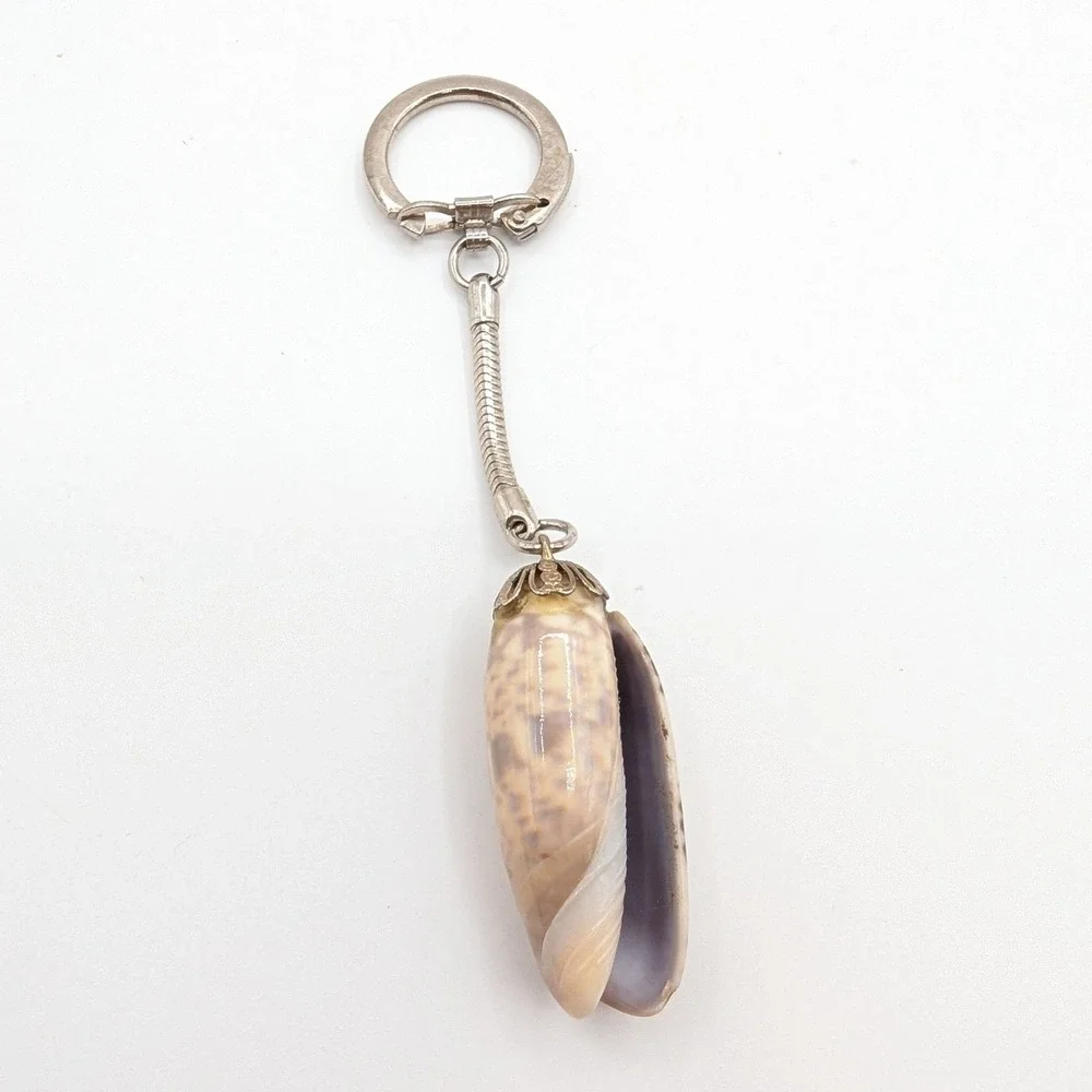 Vintage Natural Olive Sea Shell Keychain Silver Tone‎ Snake Chain Souvenir Boho